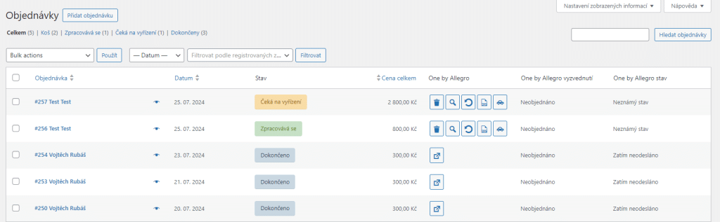 Prehľad objednávok ponúka stĺpec pre rýchle akcie (One by Allegro), dátum a čas vyzdvihnutia objednávky (One by Allegro vyzvednutí) a stav zásielky na ceste (One by Allegro stav).
